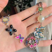 Collar de mariposa de flor de cristal para mujeres nicho de alto grado sentido cadena de clavícula viento vintage gargantilla industrial pesada - details 3