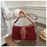 Bolso bandolera ligero para mujer con correa ajustable - Bolso cuadrado pequeño, cierre a presión, disponible en beige/tan/rojo/negro - Uso diario y formal, regalo perfecto para ella, bolso bandolera, bolso moderno y elegante, herrajes dorados, accesorio - details 2