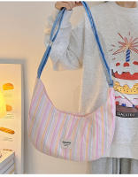 Bolso de mensajero de gran capacidad para estudiantes informales, nuevo bolso de hombro versátil a rayas de color en contraste para mujer, bolso de viaje personalizado tipo dumpling. - details 22
