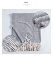 Bufanda de color liso Bufanda nueva a rayas claras onduladas Bufanda monocromática de longitud media para mujer - details 4