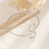 Brazalete Geométrico de Circo Ingemark Diseño de Espiral Hueco Vintage Gótico para Mujeres - details 9