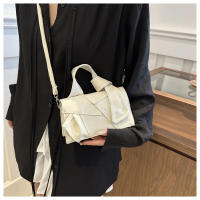 Bolso pequeño portátil de moda versátil, nuevo denim, bolso cuadrado pequeño cruzado de hombro empalmado - details 14