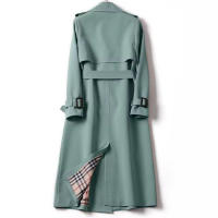 Gabardina de doble botonadura para mujer, abrigo clásico con solapa, abrigo ajustado con cinturón - details 13