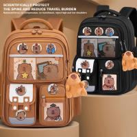 Mochila impermeable de capibara con insignia de tarjeta, muñeca, mochila escolar de gran capacidad, protección de la columna vertebral, correas anchas, mochila para estudiantes - details 4
