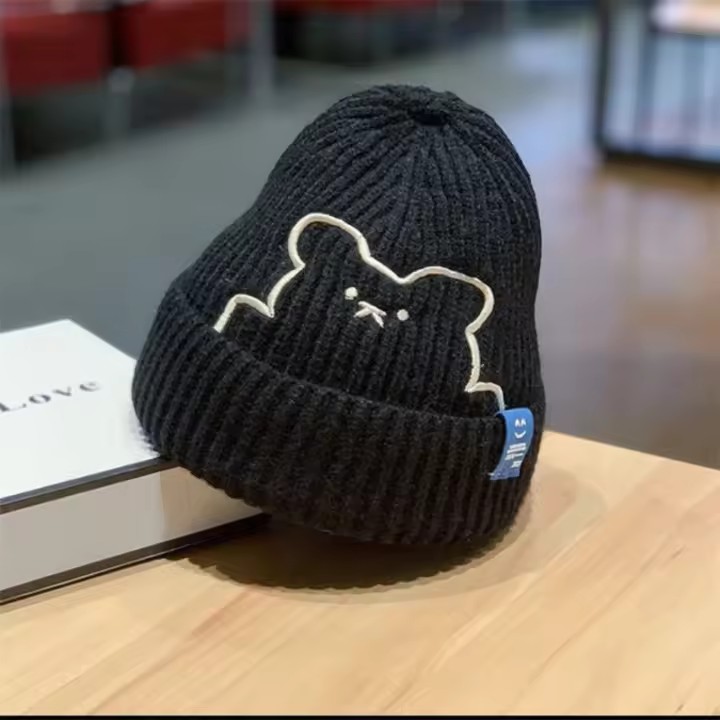 Gorro de invierno tejido para bebé con bonito estampado de osos, accesorio cálido y moderno para niños de 0 a 6 años - 1