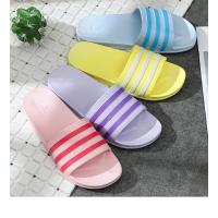 Zapatillas Unisex para mujer, nuevas zapatillas coloridas a rayas, talla 36-45 para hombre, sandalias de playa para parejas, zapatillas planas antideslizantes de PVC para el baño del hogar - details 6