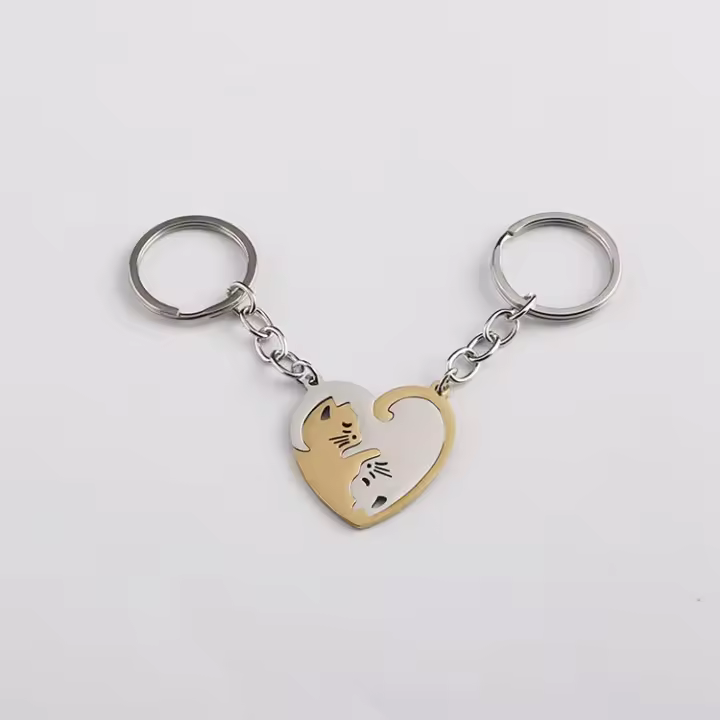 Llavero de pareja en forma de corazón con colgante de gato del amor, acero inoxidable, joyería para hombres y mujeres - 1