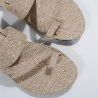 Zapatillas de mujer de talla grande, sandalias de playa con correa cruzada plana y punta de nuevo estilo - details 14