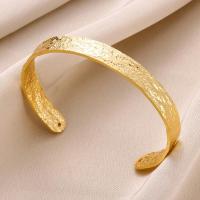 Brazalete Ancho de Acero Inoxidable Diseño de Flor Dorada Vintage para Mujer - details 1