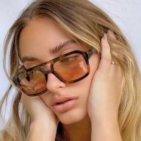 Gafas de sol cuadradas con montura grande para hombres y mujeres, montura ligera, gafas de sol negras y amarillas con protección UV - details 2