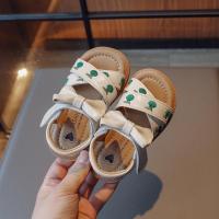 Sandalias para niños y niñas 2025 nuevos zapatos de princesa de moda suela suave zapatos de playa para niños medianos y pequeños zapatos de verano para niños bordados - details 5
