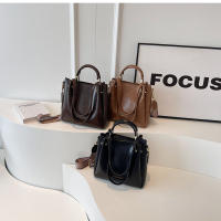 Bolso de hombro de cuero PU de gran capacidad para mujer, bolsos de mano de diseñador, tendencia de moda, invierno, 2023 - details 4