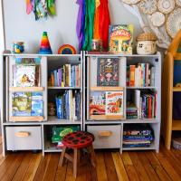 Estantería Infantil con Organizador de Juguetes Móvil y Amplio Almacenamiento para Juguetes - Librería Multifuncional con Repisa Abierta Grande y Puerta Corredera - details 2