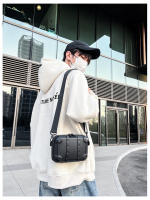 Bolso de remache personalizado para hombres de moda, popular bolso cuadrado pequeño blanco fresco, bolso de mensajero de hombro para mujeres de moda. - details 29