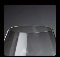 Gafas rojas de estilo europeo atadas sobre fondo negro con copa de cristal de una celebridad de alto valor Bury wine - details 7