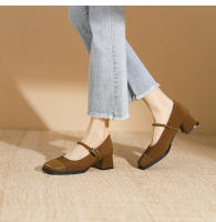 Zapatos sencillos estilo francés de tacón medio y punta cuadrada Merceditas - details 10