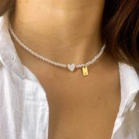 Collares con colgante para mujer, 26 letras iniciales, Color dorado, joyería de perlas de imitación, tendencia 2024 - details 0