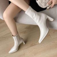 Botines de lujo para mujer, botines de cuero negro brillante, tacones altos de punta, plantilla de poliuretano, forro de malla, aumenta el otoño, novedad de 2024 - details 0