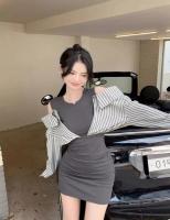 Vestido de manga larga de dos piezas falso empalmado, falda corta ajustada con hombros descubiertos y nicho de otoño - details 20