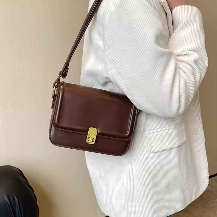 Bolso cruzado negro para mujer 2025 - Bolso de hombro cuadrado minimalista con herrajes en tono dorado, cierre magnético - 1