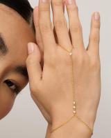 Pulsera de cadenas de mano chapada en oro amarillo de 14 quilates para mujer |   Delicada pulsera de circonita cúbica y joyería para el cuerpo con cadena de anillo - details 1