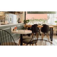 Juego de comedor con 2 taburetes de bar, barra de cocina con 2 sillas altas, mesa de bar con escalones abiertos, botellero para copas de vino, para cocina, salón y bar (marrón) - details 9