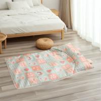 Alfombra refrescante para mascotas con diseño de dibujos animados, resistente a los arañazos, transpirable, antideslizante, de seda de hielo, lavable, para perros y gatos de verano. - details 10