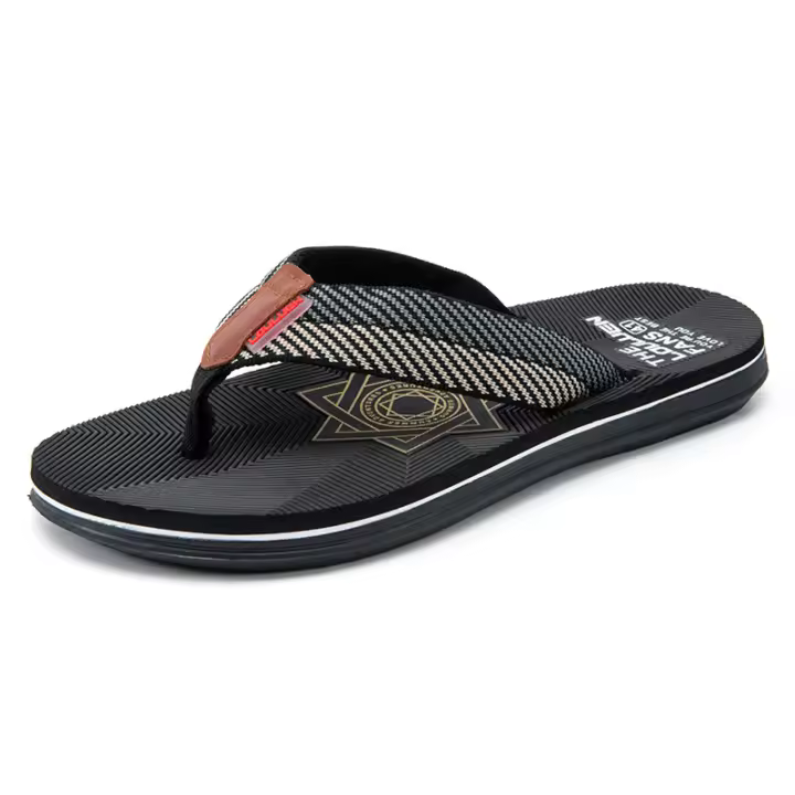 Nuevas chanclas de playa de verano para hombre antideslizantes, sandalias casuales para uso exterior, zapatillas de hombre con suela gruesa de tendencia. - 1