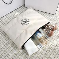Bolsa de Maquillaje Floral de Algodón Portátil Bolsa de Almacenamiento de Cosméticos de Gran Capacidad con Diseño de Acolchado Ideal para Viajes - details 7