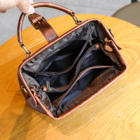 Mini bolso pequeño con clip para mujer, nuevo bolso simple y moderno para teléfono móvil con correa de hombro tipo doctor para mujer - details 46