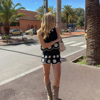 Conjunto de Mujer Primavera 2025 Top de Cinturón y Shorts con Estampado Floral de Colores Vivos - details 5