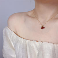 Rojo cereza colgante collar mujer verano luz cadena de clavícula de lujo accesorios - details 1