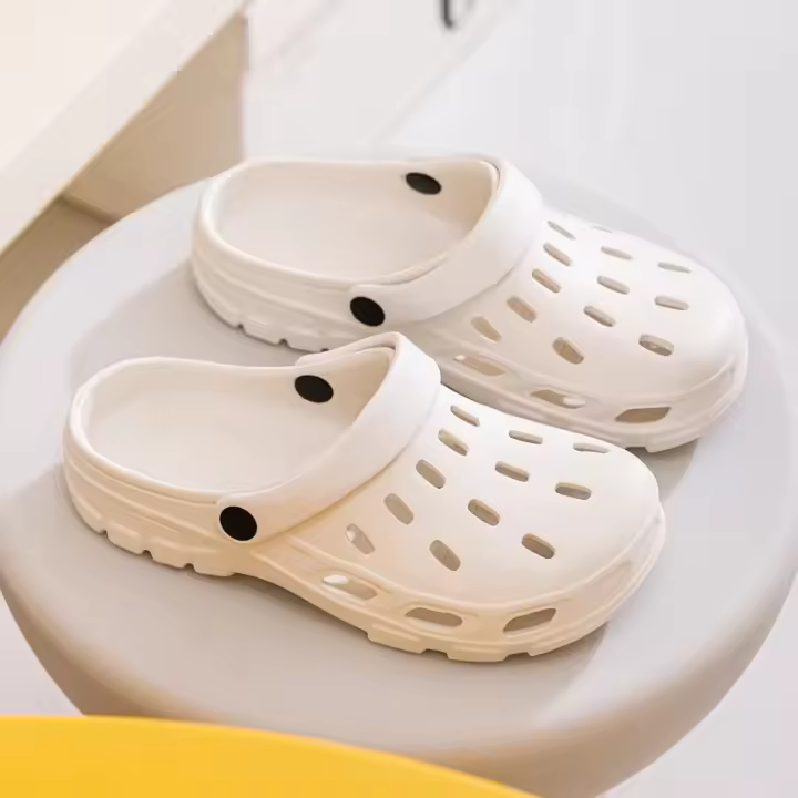 Bebealy, nuevas sandalias deslizantes para mujer, sandalias de playa transpirables para exteriores, Sandalias planas de EVA para mujer, zapatillas informales antideslizantes con agujeros suaves - 1
