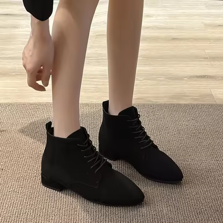 Botas de mujer Otoño e Invierno botas cortas de estilo británico Color sólido gamuza puntiagudas con cordones tacón grueso botas de gran tamaño - 1