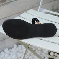 Zapatillas lisas de cuero PU suave para mujer, sandalias planas con correa cruzada Simple, zapatos antideslizantes para la playa, zapatillas de playa - details 1