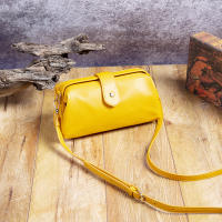 Europea y americana retro de cuero de la PU boca bolsa dorada doctor bolsa clip bolsa casual mini bolsa de mensajero - details 21