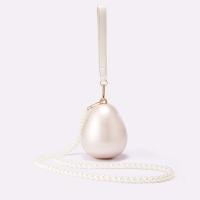 2025 bolso de palmo oblicuo de hombro nuevo europeo y americano para mujer, bolso de acrílico de concha de forma especial, bolso de embrague de cena de boda de moda - details 7