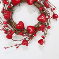 Corona Artificial en forma de corazón de 30cm, candelabro de corazón de baya de espuma romántica, corona roja hecha a mano para el Día de San Valentín, fiesta de boda - details 1