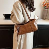 Bolso tipo almohada estilo Boston coreano con colgante, bolso tipo dumpling de PU de color sólido, diseño minoritario vintage para mujer, bolso de hombro para ir al trabajo. - details 5