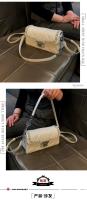 Bolso cuadrado pequeño blanco de diseño de personalidad de marca de Hong Kong2025Nuevo Estilo Bolso de Moda de Alta Gama Bolso de Hombro Cruzado de Moda - details 10