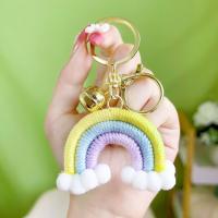 LLavero de arcoíris de tres colores con forma de corazón para niña, llavero tejido hecho a mano con nube bohemia, llavero de arcoíris de punto bonito y duradero, regalos - details 4