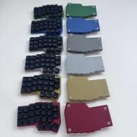 Kit de teclado dividido Corne V4.1 con tapas negras, interruptores Kailh Choc V1, teclado personalizado, cableado, intercambiable en caliente y RGB. Kit Gamer con Diseño Dividido y Componentes Premium para Jugadores Exigentes. - details 4