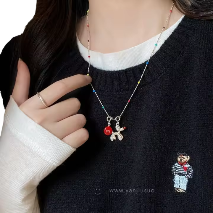 Colgante de Perro Globo Rojo M Bean Accesorio de Cadena de Sudadera de Alta Gama para Mujeres - 1