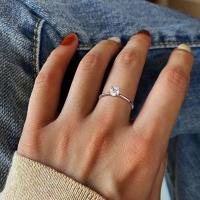 Anillo de Moissanita de Alta Calidad para Mujeres en Oro Amarillo/Blanco 9mm Corte Redondo D/VVS1 Anillo Solitario para Compromiso y Boda - details 10