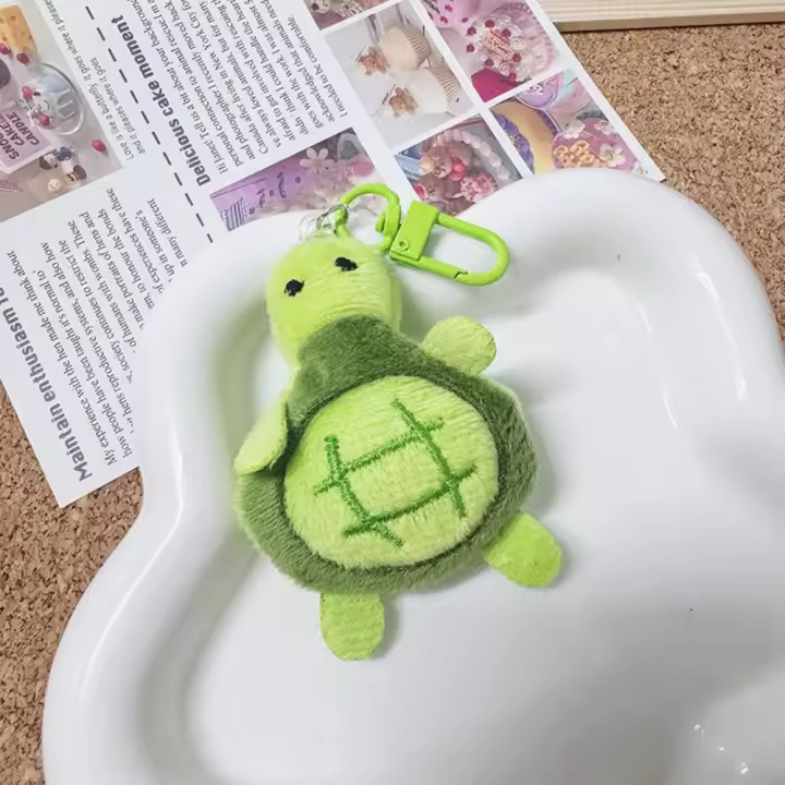 Llavero de peluche de tortuga de dibujos animados divertidos, juguetes suaves, etiqueta de nombre de bolsa, broche de tortuga de peluche, colgante de llave de coche - 1