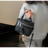 Diseño de nicho de moda llevado a mano caja bolsa de las mujeres 2025 verano nuevo bolso de hombro retro bolso de mensajero casual de alto valor - details 29