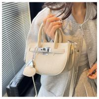 Bolsa de sillín portátil simple para mujer 2025 nueva bolsa de mensajero de hombro de tendencia de moda de estilo extranjero - details 23