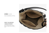 Bolso de mano informal de gran capacidad, de lona a rayas, con un solo hombro oblicuo. - details 20