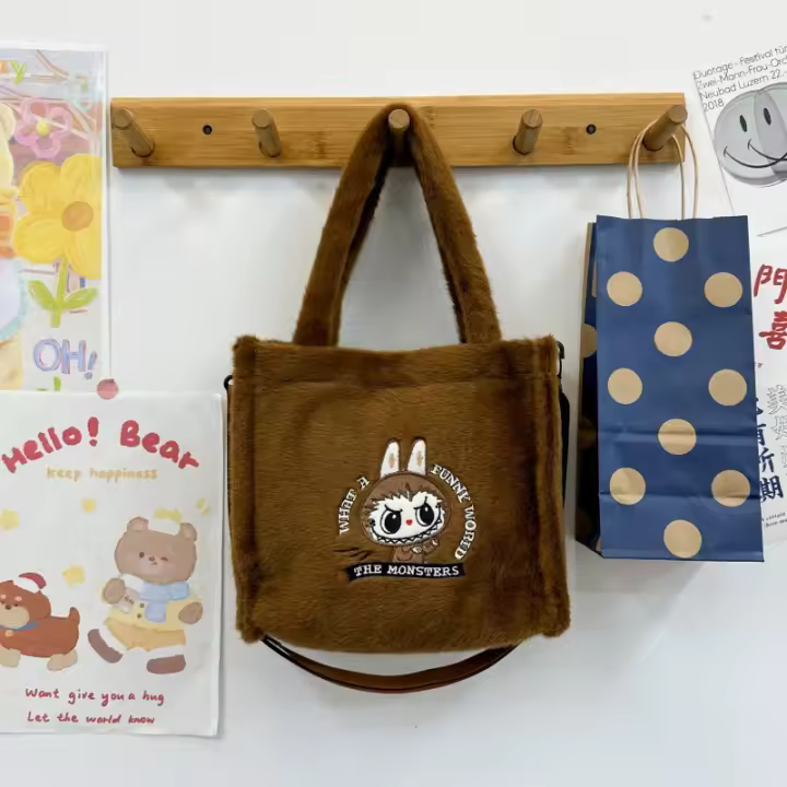 🌟 🌟 🌟 Nuevo bolso de felpa bordado Rabub de gran capacidad, bolso de mano portátil para viajeros, bolso escolar para estudiantes - 1