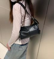 Bolso bandolera de cuero con cremallera, estilo retro europeo y americano, nuevo. - details 14